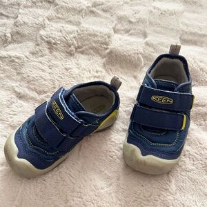 KEEN Knotch Hollow Double Strap Sneake. Size 8 US Toddler. In used Condition